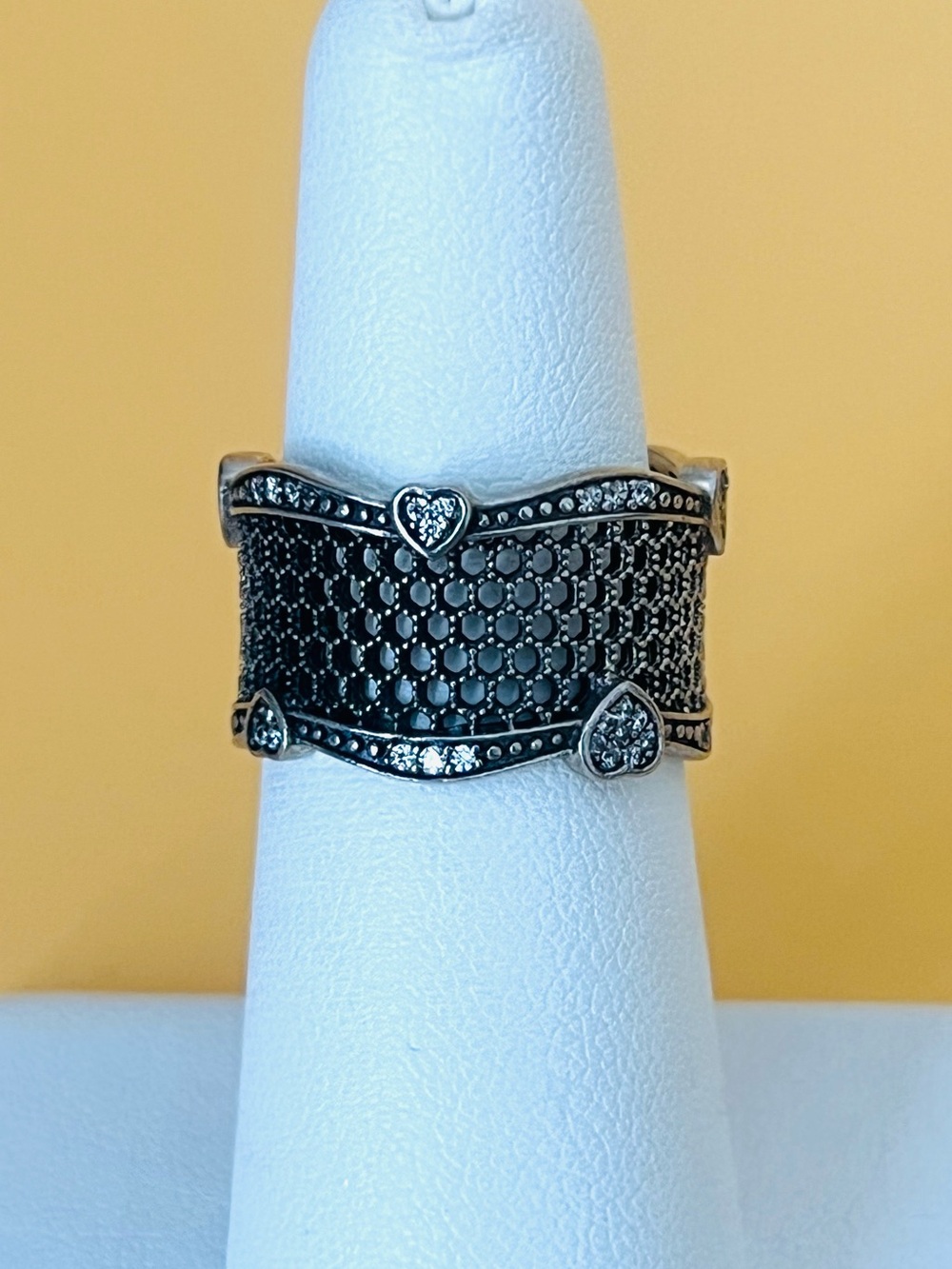 Silver lace of love ring size 5.5 With hearts details